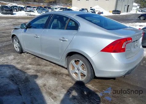 2012 Volvo S60 T5 z USA, uszkodzony, nr VIN YV1622FS9C2119435